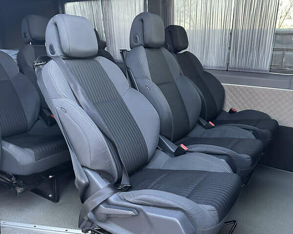 Серый Мерседес Sprinter, объемом двигателя 2.2 л и пробегом 580 тыс. км за 17900 $, фото 4 на Automoto.ua