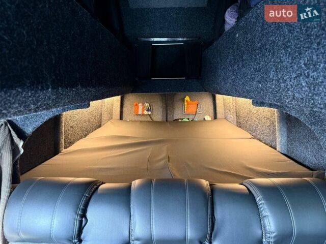 Серый Мерседес Sprinter, объемом двигателя 2.99 л и пробегом 631 тыс. км за 45000 $, фото 3 на Automoto.ua