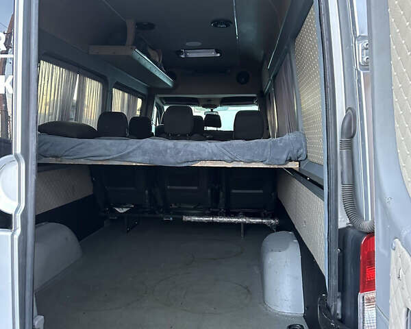 Серый Мерседес Sprinter, объемом двигателя 2.2 л и пробегом 580 тыс. км за 17900 $, фото 3 на Automoto.ua