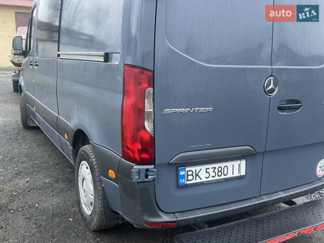 Серый Мерседес Sprinter, объемом двигателя 2.2 л и пробегом 455 тыс. км за 19900 $, фото 8 на Automoto.ua