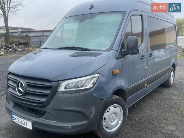 Серый Мерседес Sprinter, объемом двигателя 2.2 л и пробегом 455 тыс. км за 19900 $, фото 4 на Automoto.ua