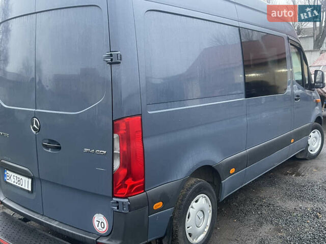 Серый Мерседес Sprinter, объемом двигателя 2.2 л и пробегом 455 тыс. км за 19900 $, фото 2 на Automoto.ua