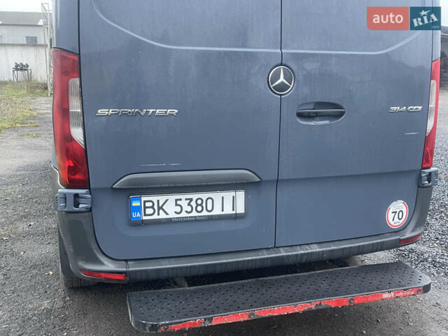 Серый Мерседес Sprinter, объемом двигателя 2.2 л и пробегом 455 тыс. км за 19900 $, фото 3 на Automoto.ua