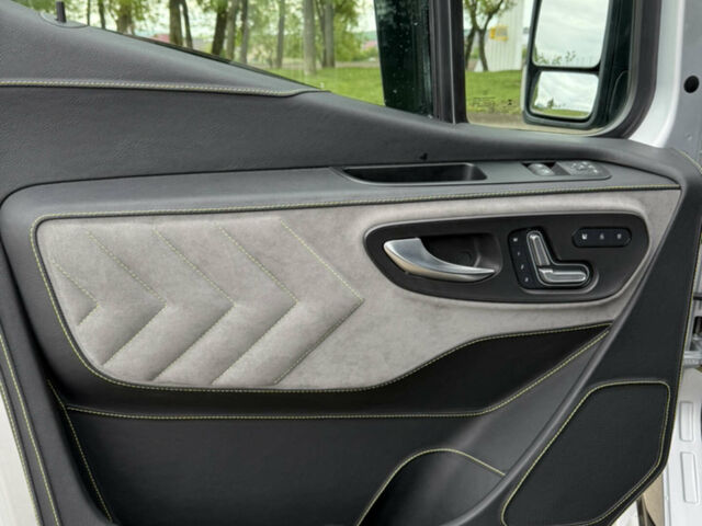 Серый Мерседес Sprinter, объемом двигателя 2.99 л и пробегом 118 тыс. км за 71241 $, фото 33 на Automoto.ua