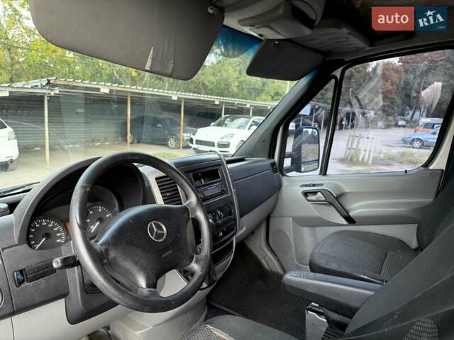 Серый Мерседес Sprinter, объемом двигателя 2.15 л и пробегом 315 тыс. км за 15300 $, фото 13 на Automoto.ua