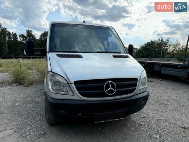 Серый Мерседес Sprinter, объемом двигателя 2.15 л и пробегом 315 тыс. км за 15600 $, фото 10 на Automoto.ua