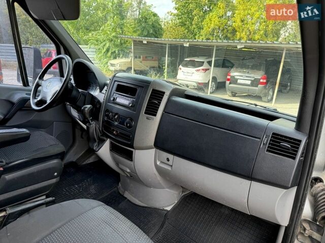 Серый Мерседес Sprinter, объемом двигателя 2.15 л и пробегом 315 тыс. км за 15800 $, фото 17 на Automoto.ua