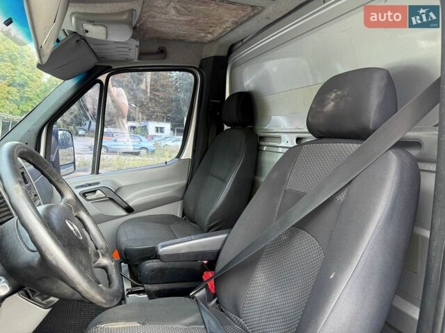 Серый Мерседес Sprinter, объемом двигателя 2.15 л и пробегом 315 тыс. км за 15800 $, фото 14 на Automoto.ua