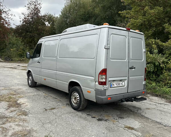 Серый Мерседес Sprinter, объемом двигателя 2.69 л и пробегом 744 тыс. км за 9900 $, фото 3 на Automoto.ua