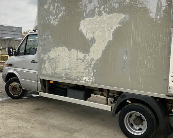 Серый Мерседес Sprinter, объемом двигателя 2.69 л и пробегом 820 тыс. км за 12000 $, фото 3 на Automoto.ua