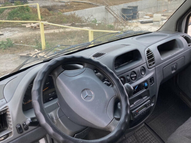 Серый Мерседес Sprinter, объемом двигателя 2.69 л и пробегом 820 тыс. км за 12000 $, фото 7 на Automoto.ua