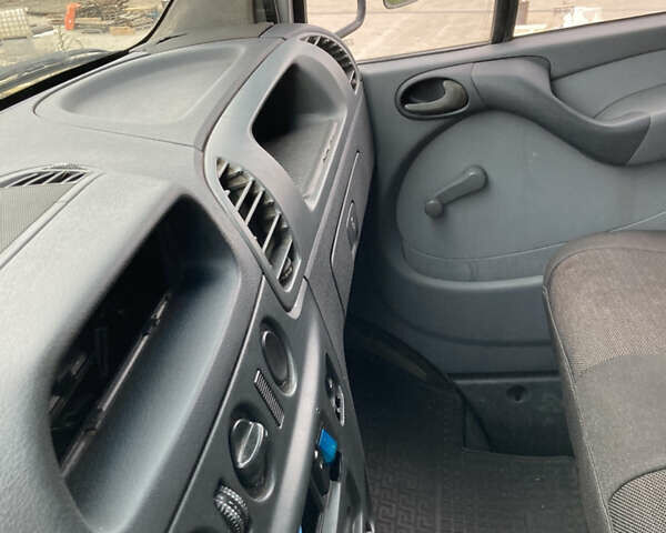 Серый Мерседес Sprinter, объемом двигателя 2.69 л и пробегом 820 тыс. км за 12000 $, фото 9 на Automoto.ua