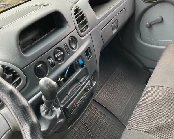 Серый Мерседес Sprinter, объемом двигателя 2.69 л и пробегом 820 тыс. км за 12000 $, фото 10 на Automoto.ua