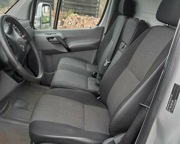 Серый Мерседес Sprinter, объемом двигателя 2.99 л и пробегом 366 тыс. км за 20900 $, фото 4 на Automoto.ua