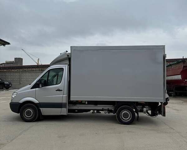 Серый Мерседес Sprinter, объемом двигателя 0 л и пробегом 186 тыс. км за 27751 $, фото 3 на Automoto.ua