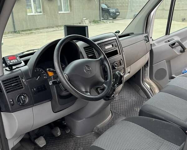 Серый Мерседес Sprinter, объемом двигателя 0 л и пробегом 186 тыс. км за 27751 $, фото 9 на Automoto.ua