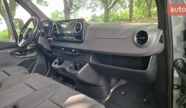 Серый Мерседес Sprinter, объемом двигателя 2.2 л и пробегом 340 тыс. км за 25700 $, фото 27 на Automoto.ua