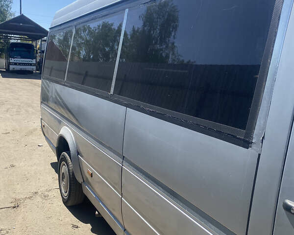 Серый Мерседес Sprinter, объемом двигателя 2.9 л и пробегом 500 тыс. км за 11200 $, фото 3 на Automoto.ua