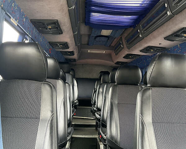 Серый Мерседес Sprinter, объемом двигателя 0 л и пробегом 300 тыс. км за 13500 $, фото 3 на Automoto.ua