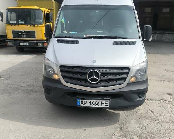 Серый Мерседес Sprinter, объемом двигателя 2.7 л и пробегом 150 тыс. км за 22500 $, фото 3 на Automoto.ua