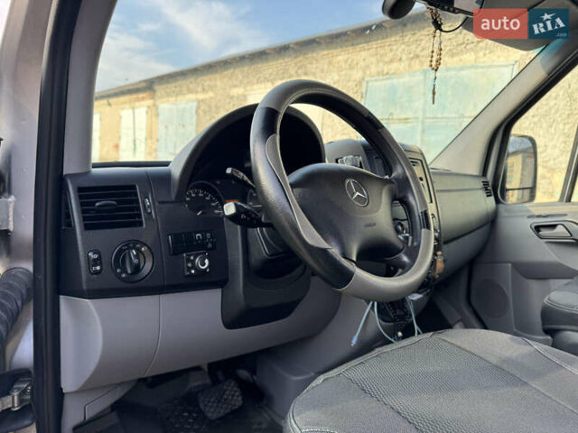 Серый Мерседес Sprinter, объемом двигателя 3 л и пробегом 432 тыс. км за 28500 $, фото 6 на Automoto.ua