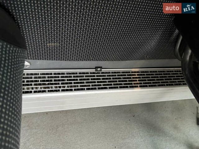 Серый Мерседес Sprinter, объемом двигателя 3 л и пробегом 388 тыс. км за 29900 $, фото 22 на Automoto.ua