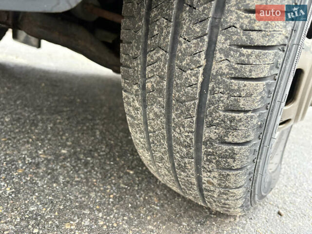 Серый Мерседес Sprinter, объемом двигателя 3 л и пробегом 388 тыс. км за 29900 $, фото 13 на Automoto.ua