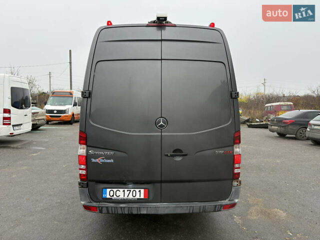 Серый Мерседес Sprinter, объемом двигателя 3 л и пробегом 388 тыс. км за 29900 $, фото 4 на Automoto.ua