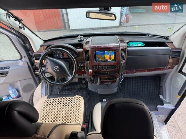 Серый Мерседес Sprinter, объемом двигателя 2.14 л и пробегом 300 тыс. км за 32000 $, фото 4 на Automoto.ua
