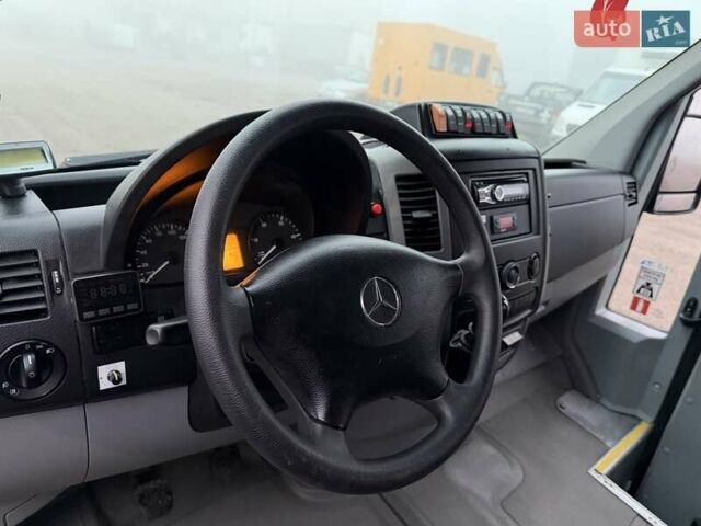 Серый Мерседес Sprinter, объемом двигателя 2.2 л и пробегом 337 тыс. км за 31900 $, фото 24 на Automoto.ua