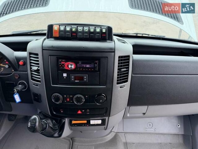 Серый Мерседес Sprinter, объемом двигателя 2.2 л и пробегом 337 тыс. км за 31900 $, фото 34 на Automoto.ua