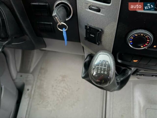 Серый Мерседес Sprinter, объемом двигателя 2.2 л и пробегом 337 тыс. км за 31900 $, фото 30 на Automoto.ua