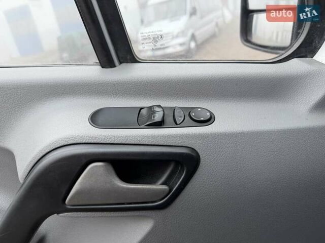 Серый Мерседес Sprinter, объемом двигателя 2.2 л и пробегом 337 тыс. км за 31900 $, фото 22 на Automoto.ua