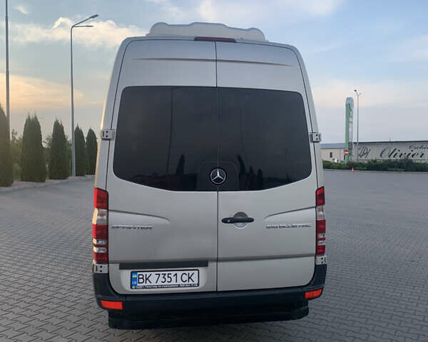 Серый Мерседес Sprinter, объемом двигателя 2.99 л и пробегом 800 тыс. км за 40000 $, фото 5 на Automoto.ua