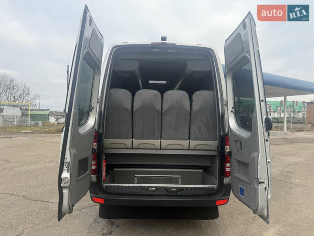 Серый Мерседес Sprinter, объемом двигателя 3 л и пробегом 557 тыс. км за 38900 $, фото 19 на Automoto.ua