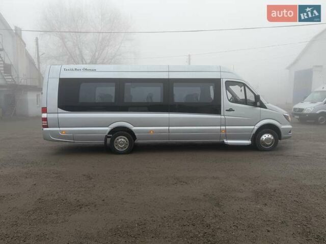 Серый Мерседес Sprinter, объемом двигателя 2.2 л и пробегом 499 тыс. км за 42900 $, фото 3 на Automoto.ua