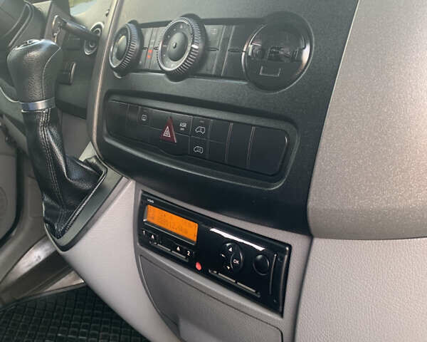 Серый Мерседес Sprinter, объемом двигателя 2.99 л и пробегом 800 тыс. км за 40000 $, фото 31 на Automoto.ua