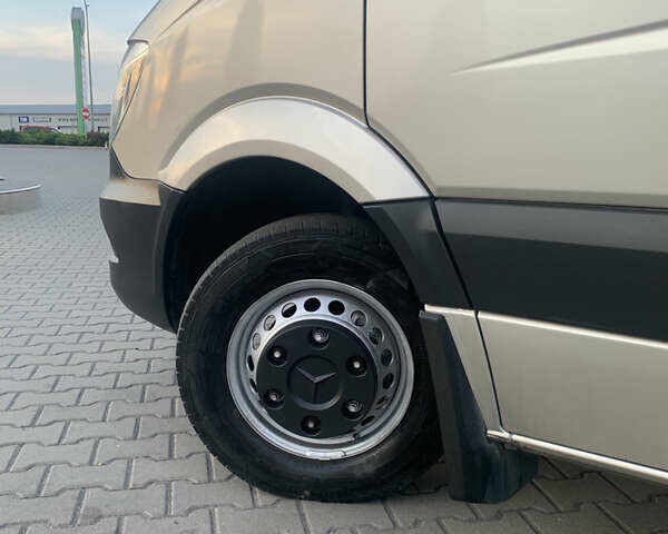 Серый Мерседес Sprinter, объемом двигателя 2.99 л и пробегом 800 тыс. км за 40000 $, фото 39 на Automoto.ua