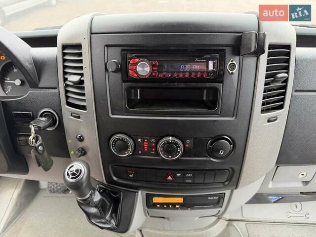 Серый Мерседес Sprinter, объемом двигателя 2.2 л и пробегом 499 тыс. км за 42900 $, фото 37 на Automoto.ua