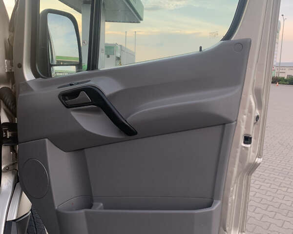 Серый Мерседес Sprinter, объемом двигателя 2.99 л и пробегом 800 тыс. км за 40000 $, фото 36 на Automoto.ua