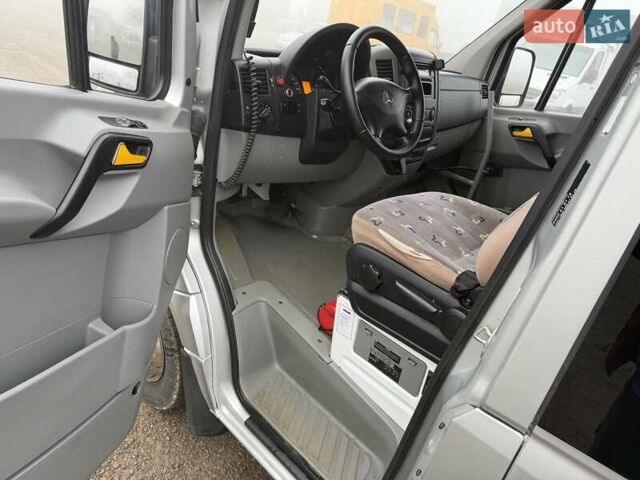 Серый Мерседес Sprinter, объемом двигателя 2.2 л и пробегом 499 тыс. км за 42900 $, фото 18 на Automoto.ua