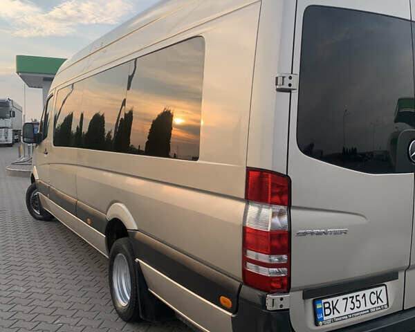 Серый Мерседес Sprinter, объемом двигателя 2.99 л и пробегом 800 тыс. км за 40000 $, фото 28 на Automoto.ua