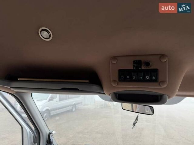 Серый Мерседес Sprinter, объемом двигателя 2.2 л и пробегом 499 тыс. км за 42900 $, фото 43 на Automoto.ua