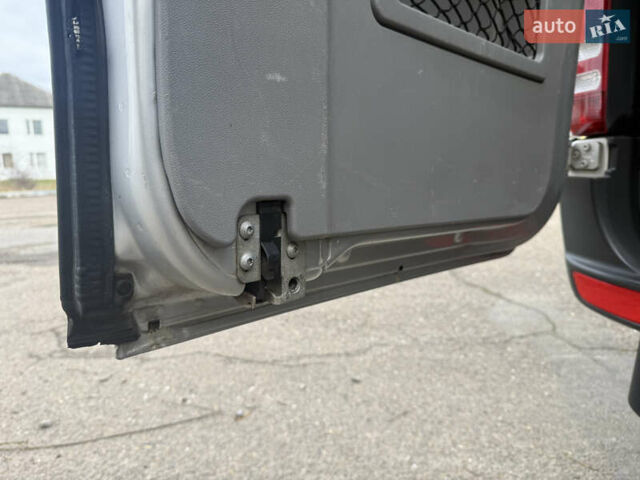Серый Мерседес Sprinter, объемом двигателя 3 л и пробегом 557 тыс. км за 38900 $, фото 57 на Automoto.ua