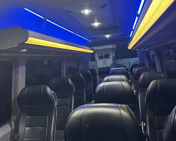 Серый Мерседес Sprinter, объемом двигателя 3 л и пробегом 450 тыс. км за 47000 $, фото 1 на Automoto.ua