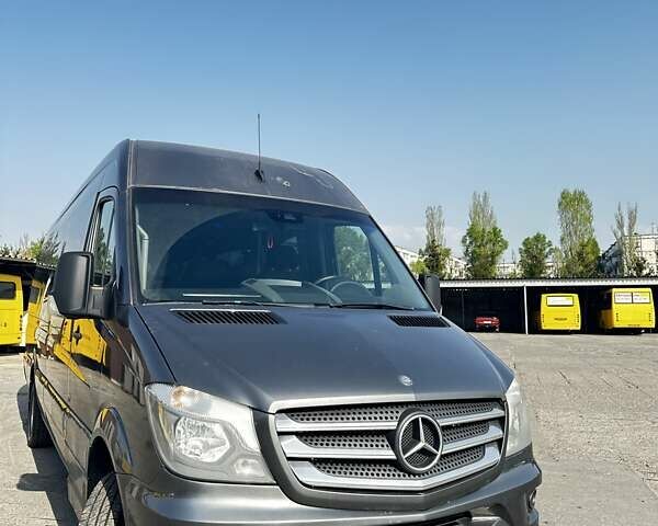 Серый Мерседес Sprinter, объемом двигателя 2.99 л и пробегом 255 тыс. км за 52000 $, фото 2 на Automoto.ua