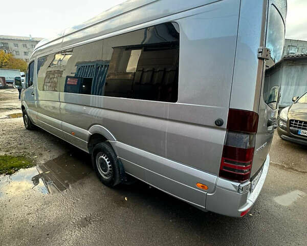 Серый Мерседес Sprinter, объемом двигателя 2.99 л и пробегом 380 тыс. км за 45000 $, фото 4 на Automoto.ua