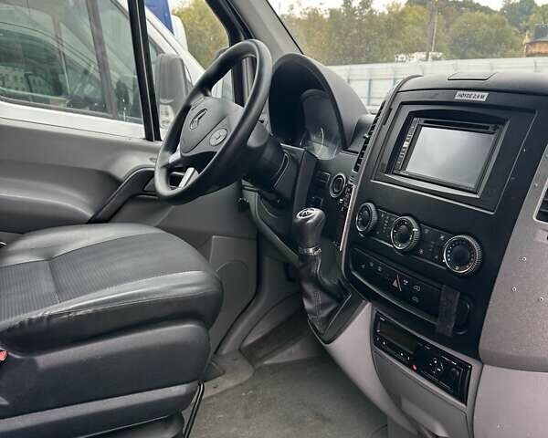 Серый Мерседес Sprinter, объемом двигателя 3 л и пробегом 450 тыс. км за 47000 $, фото 2 на Automoto.ua