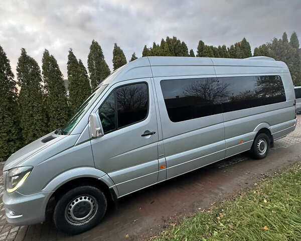 Серый Мерседес Sprinter, объемом двигателя 2.99 л и пробегом 380 тыс. км за 45000 $, фото 3 на Automoto.ua