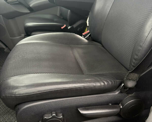 Серый Мерседес Sprinter, объемом двигателя 2.2 л и пробегом 231 тыс. км за 39999 $, фото 15 на Automoto.ua